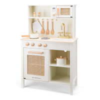 Cucina in legno - bianca con dettagli in rattan